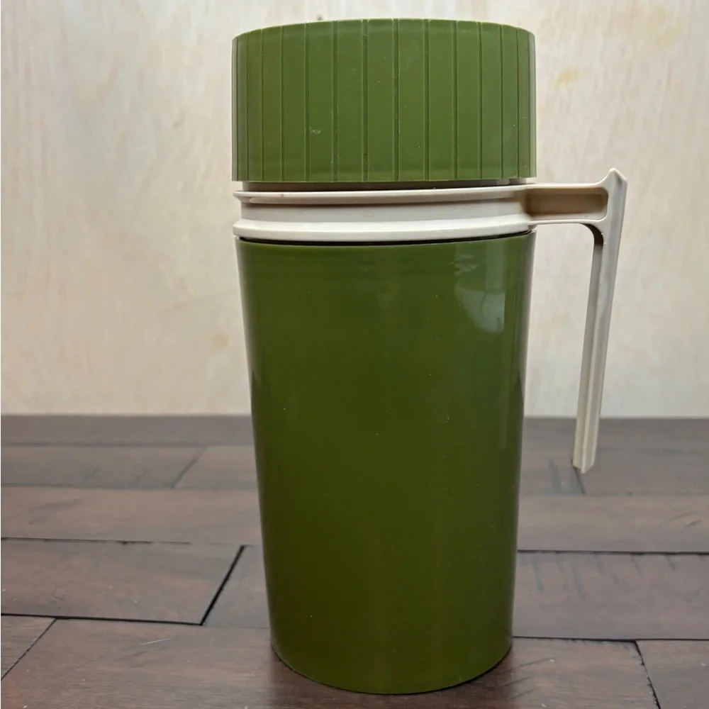 THERMOS Vintage 70s‎ Avocado Green Model 7202 Pint Size thermos insulated